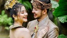 Ghea Youbi dan Gian Zola Telah lama berpacaran, baru-baru ini Ghea Youbi dan Gian Zola pemotretan memakai baju adat Bali diduga prewedding. Yuk intip!
