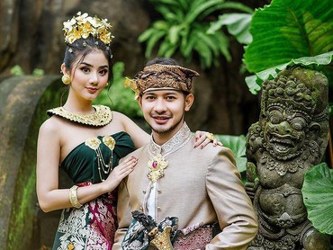 7 Potret Ghea Youbi & Gian Zola Pakai Baju Adat Bali Diduga Prewedding