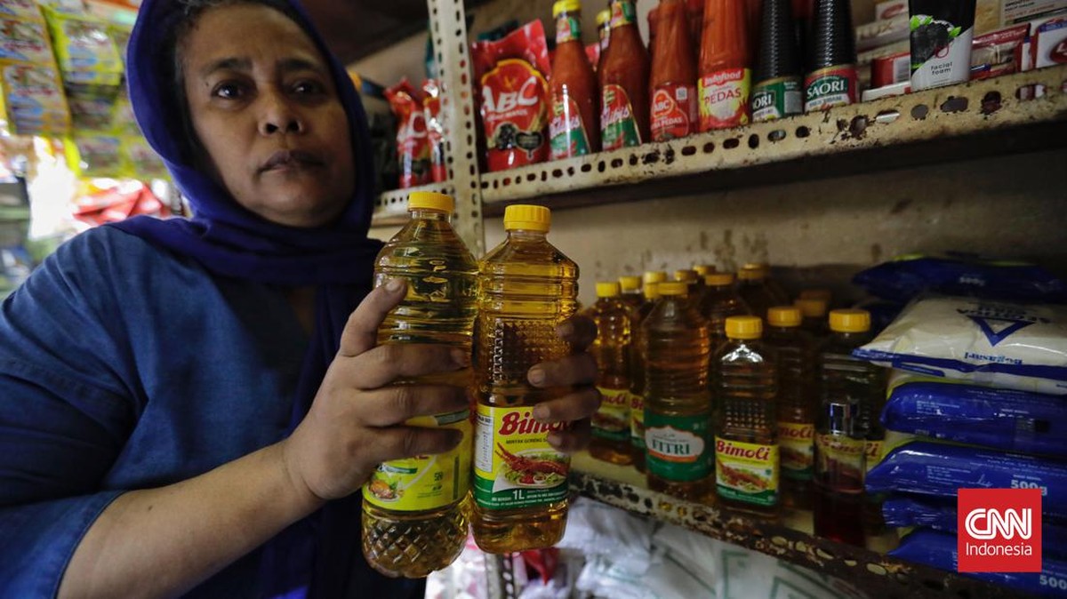 FOTO: Harga Minyak Goreng di Pasar Tradisional Masih Mahal