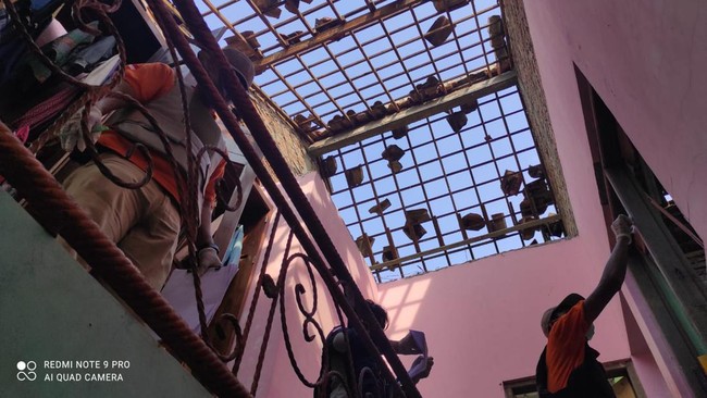 Korban ledakan di sebuah rumah, kawasan Pondok Pesantren (Ponpes) Darul Masyruh, Kabupaten Grobogan, Jateng mengalami luka berat dan dirawat di RSUD Purwodadi.