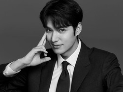 Lee Min Ho Pamer Foto Mesra Bareng Pemain Ask the Stars, Fans Cemburu