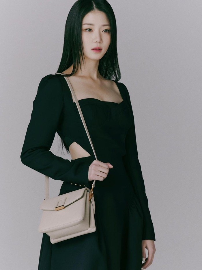 Pada Jum'at, (21/1) lalu, Shin Ji Yeon membuka akun YouTube pribadinya dengan saluran bernama SHIN JIYEON yang akan memposting kehidupan sehari-harinya./ Foto: instagram.com/jiiiyeonie__