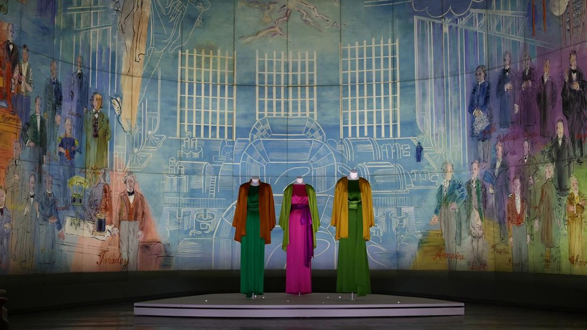 FOTO: Pameran 60 Tahun Koleksi Pertama Yves Saint Laurent di Paris