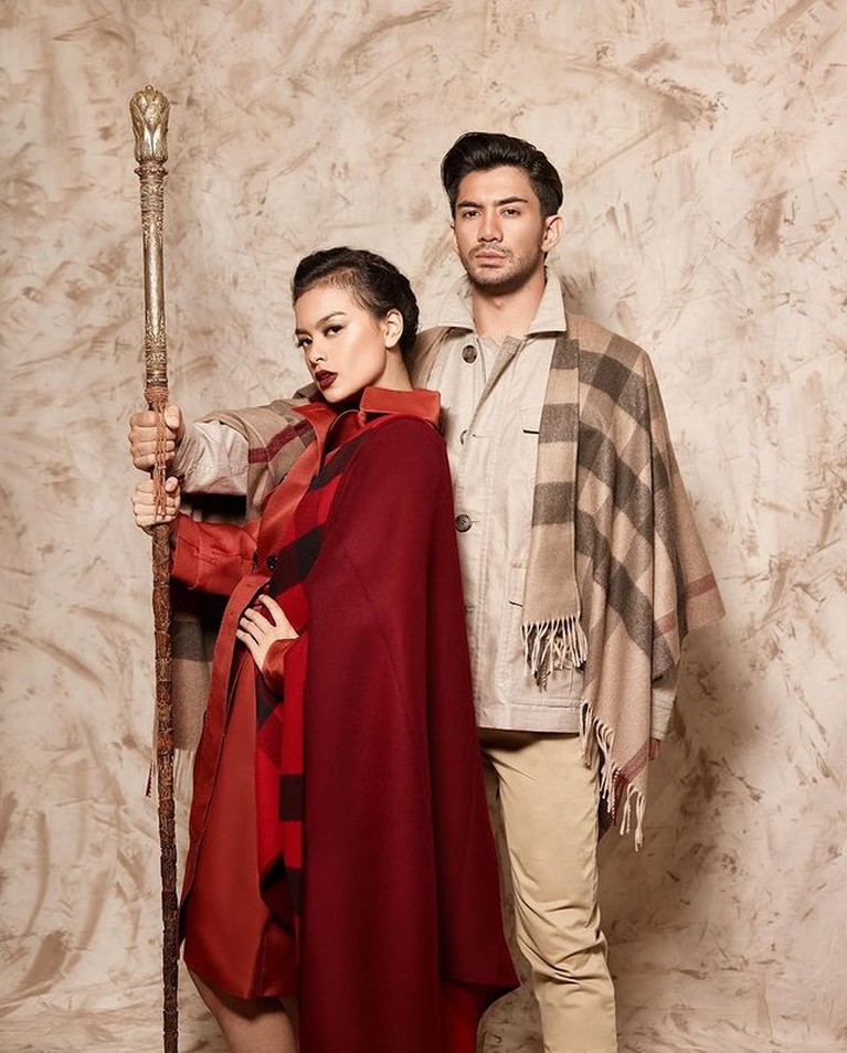 Pemotretan Lawas Reza Rahadian bareng Seleb Wanita Pemotretan lawas Reza Rahadian dengan beberapa seleb wanita lawan mainnya. Beda film dan beda gaya, yuk intip potretnya!