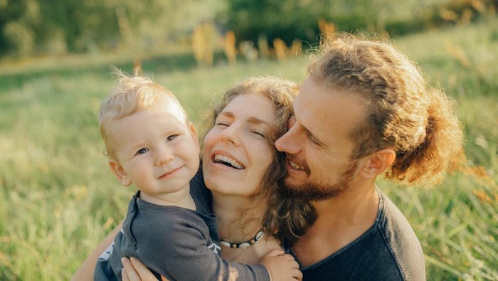 Jadi Negara Paling Bahagia di Dunia, Ini 3 Pola Asuh ala Orang Tua Negara Skandinavia