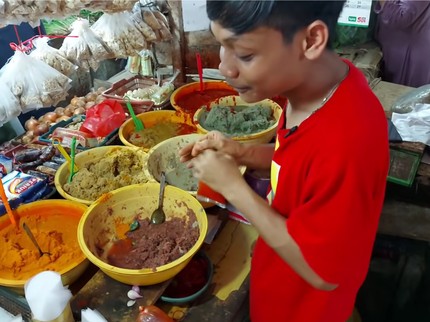 Cerita Sukses Pedagang Bumbu Dapat Omzet Rp60 Juta Per Bulan di Usia 19 Tahun