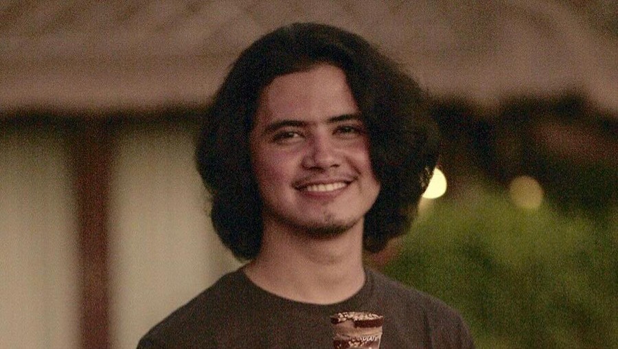 Tak Hanya Jago Akting&comma; Aliando Juga Hobi Masak dan Doyan Es Krim