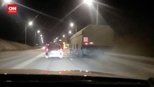 VIDEO: Kendaraan Militer Rusia Lalu Lalang di Jalanan Krimea
