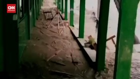 VIDEO: Dinding Sekolah Di Boyolali Jebol Diterjang Banjir Bandang