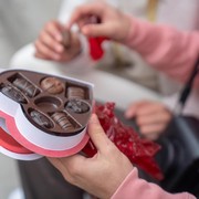 OTW Valentine's Day, Cokelat Favorit Gebetan Kamu Apa? Cek Kepribadian Dia Lewat Kesukaannya
