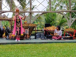 Kolaborasi Dewa Budjana-Seniman Gandrung Banyuwangi Mengagumkan