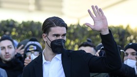Dusan Vlahovic Resmi Jadi Pemain Juventus