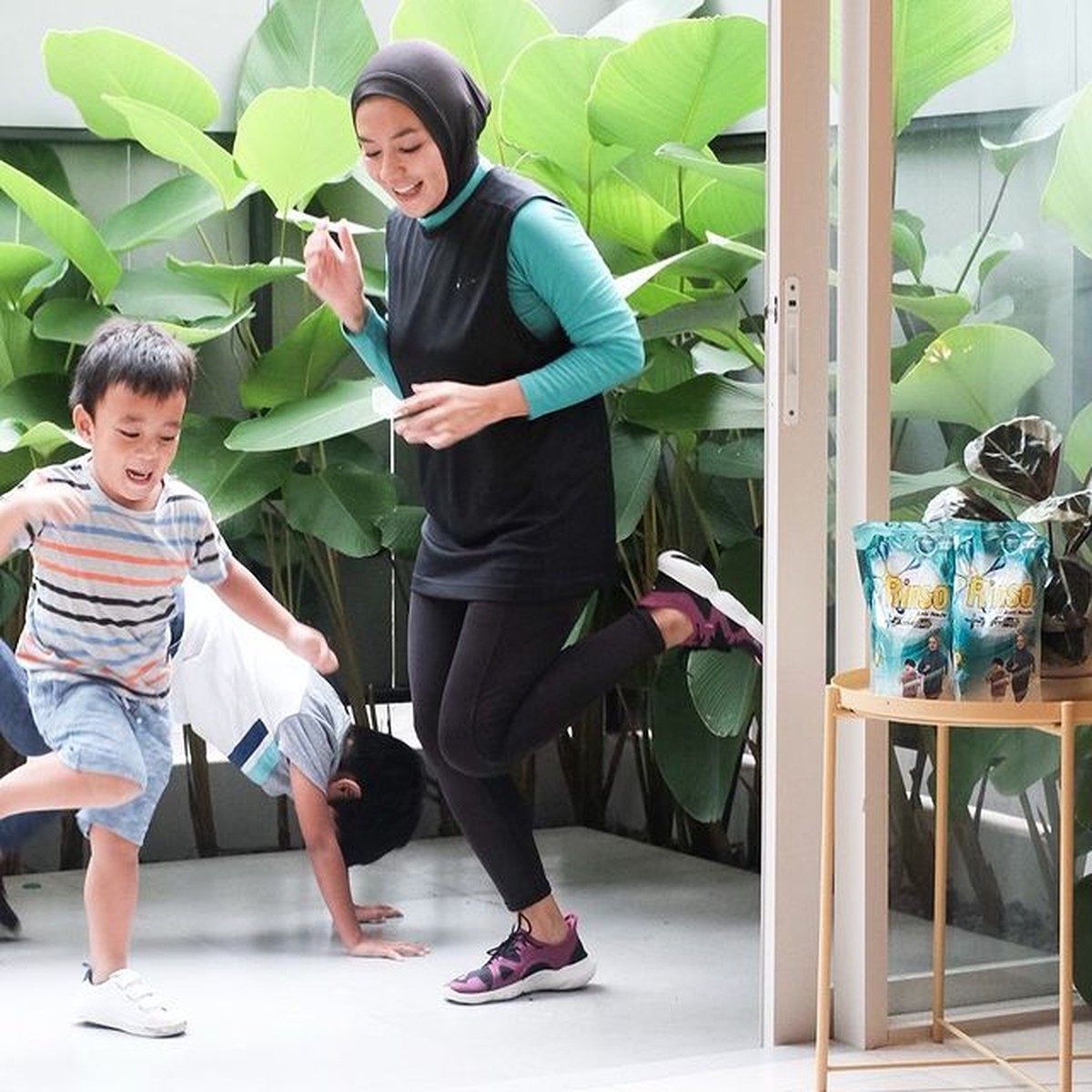 Gaya Hijab Enno Lerian