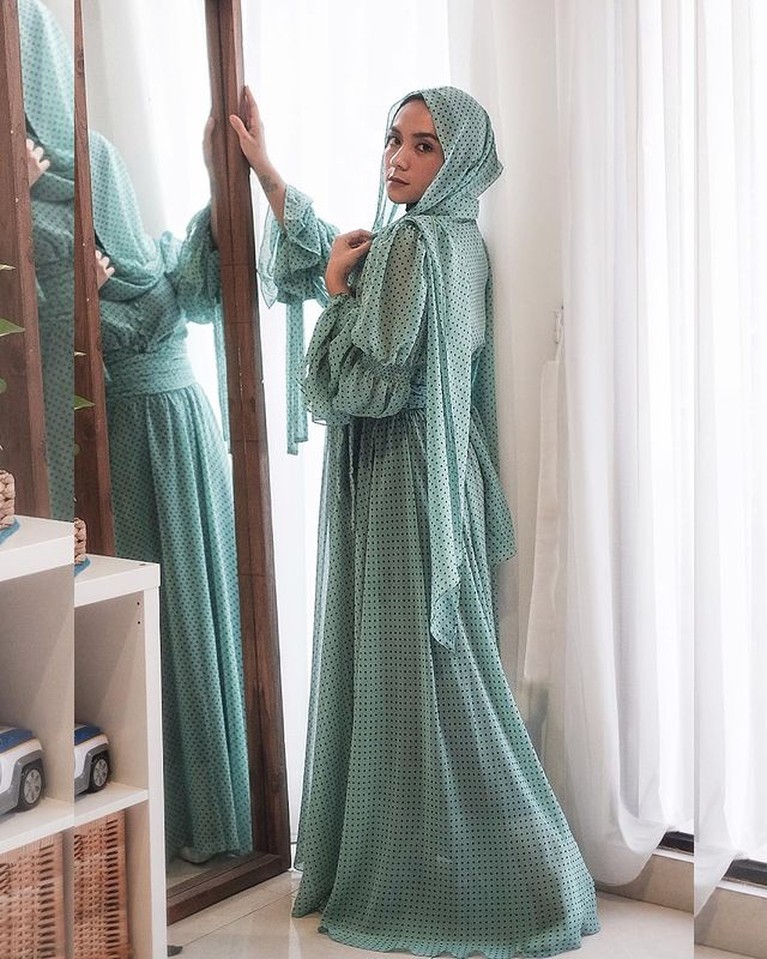 Gaya Hijab Enno Lerian