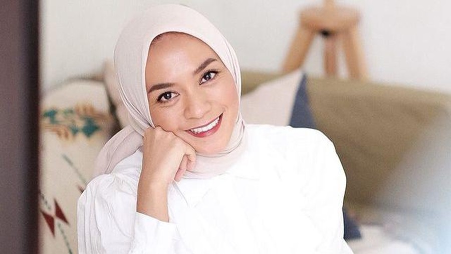 Gaya Hijab Enno Lerian Gaya Hijab Enno Lerian