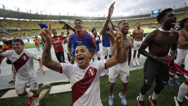 Peru berhasil meraih kemenangan penting dalam laga Kualifikasi Piala Dunia Zona Conmebol saat bertandang ke markas Kolombia.