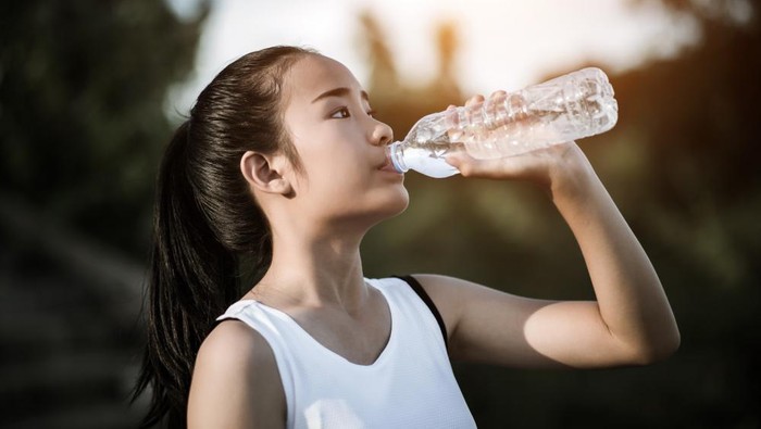 Ciri Tubuh Kurang Cairan: Mulai dari Sulit Konsentrasi Hingga Bikin Kulit Kusam!