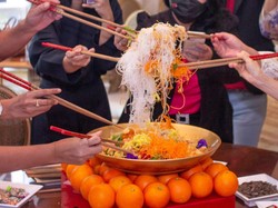 Ada Yee Sang dan Hidangan Kanton untuk Rayakan Imlek di Restoran Ini