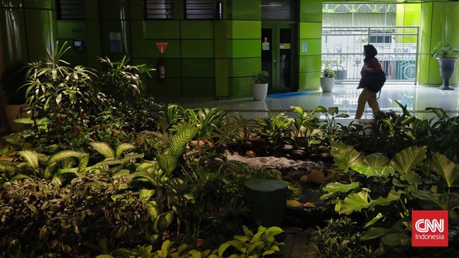 FOTO: Taman Bernuansa Alam di Sudut Stasiun Gambir