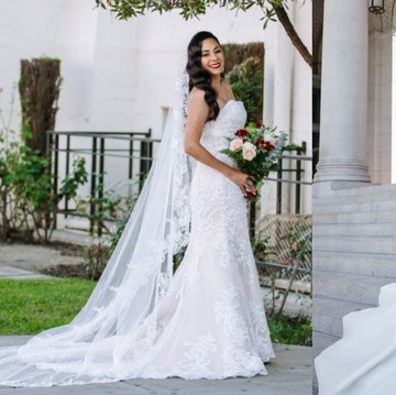 img-title Jangan Pusing dengan Tren, Ini Model Gaun Pengantin yang Nggak Pernah Ketinggalan Zaman