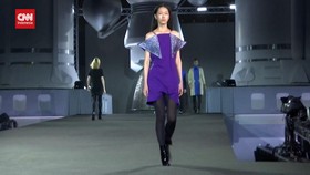 VIDEO: Fashion Show Futuristik untuk Penghormatan Piere Cardin