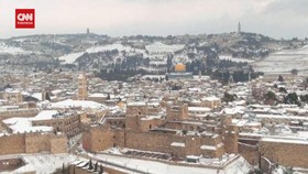 VIDEO: Pemandangan Langka Salju Selimuti Masjid Al-Aqsa