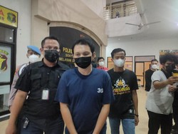 Cacat di Kaki Tersangka Pemeras Luka Lama Tertabrak Truk