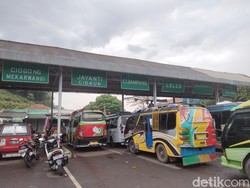 Tuntut Travel Gelap Ditindak, Sopir Elf di Cianjur Kembali Mogok Operasi