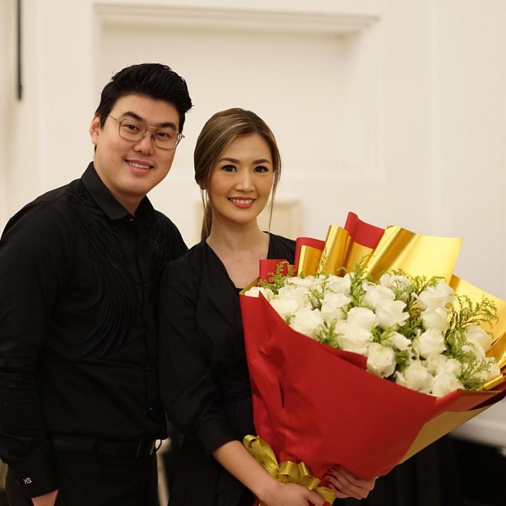 <p>Kehidupan rumah tangga Asty dan Hendra memang jarang terekspos media. Tapi, Asty sering membagikan potret romantisnya dengan sang suami di Instagram. (Foto: Instagram @asty_ananta)</p>