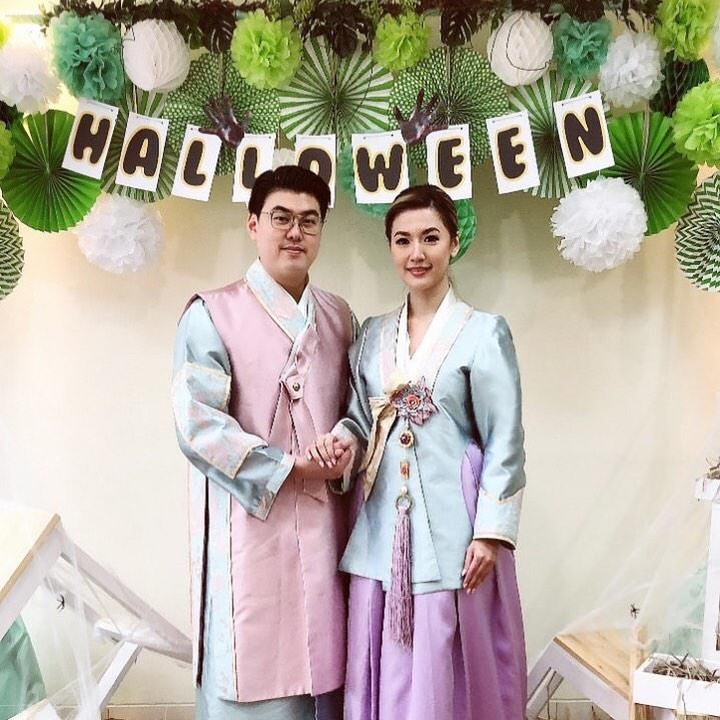 <p>Asty sering menghabiskan waktu dengan suaminya nih, Bunda. Keduanya sering <em>quality time</em> bersama. Romantis baget ya, Bunda?. (Foto: Instagram @asty_ananta)</p>