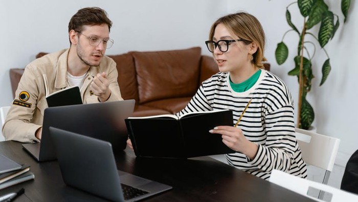 Berlatih Materi Presentasi / foto : pexels.com/MartProduction