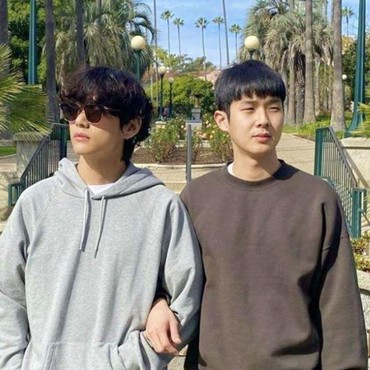 Sambangi Lokasi Syuting Choi Woo Shik, V BTS Mendadak Jadi 'Nyamuk'