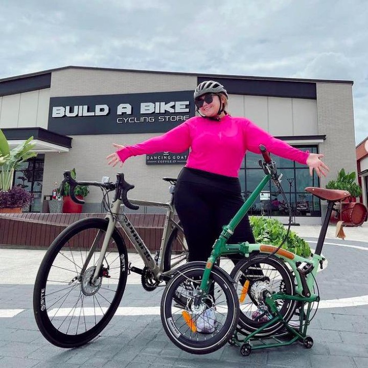 <p>Berbagai olahraga pun dijajal Rissa, seperti angkat beban, cardio, hingga bersepeda. (Foto: Instagram @clarissaputri_)</p>