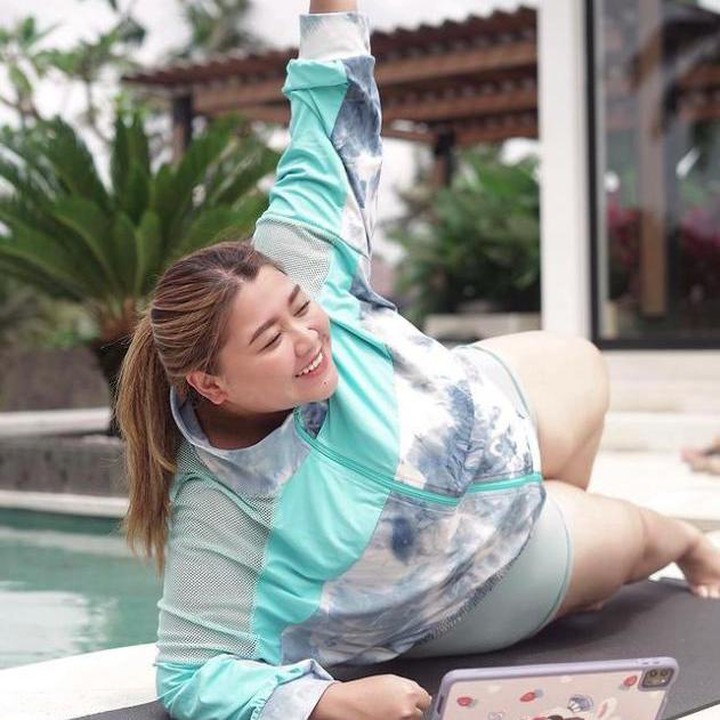 <p>Konten kreator yang masih berusia 26 tahun ini memulai dietnya pada Juni 2021 lalu, Bunda. Ia berniat untuk menurunkan berat badannya agar menjadi versi Clarissa yang lebih baik. (Foto: Instagram @clarissaputri_)</p>