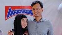 <p>Fedi dan Vanny termasuk pasangan selebriti yang jauh dari berita miring, Bunda. Kehidupan keluarga mereka pun jarang terekspos di media. (Foto: Instagram @calystavannyws)</p>