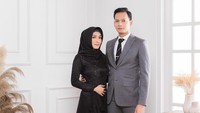 7 Potret Fedi Nuril & Istri yang Hamil Anak Ketiga Rayakan Ultah Pernikahan ke-6