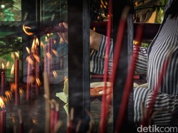 Rayakan Imlek Saat Pandemi, Ini Harapan Jemaat Wihara Dharma Bhakti