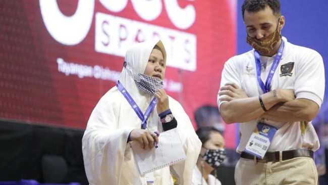 Kartika Siti Aminah mencetak sejarah sebagai pelatih wanita pertama yang menangani klub IBL setelah ditunjuk sebagai pelatih DNA Bima Perkasa Yogyakarta.