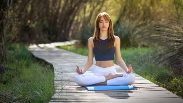 Ingin Melatih Diri Jadi Pribadi yang Tenang? Cobain Meditasi dengan Cara Ini, yuk!