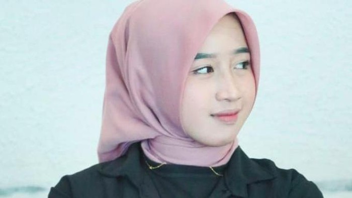 Nuraini, Mahasiswi Makassar yang Jadi Kuli Angkat Semen