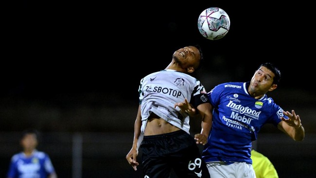 PSIS Semarang vs Tira Persikabo pada pekan ke-28 Liga 1 2021/2022 di Stadion I Gusti Ngurah Rai, Senin (28/2).
