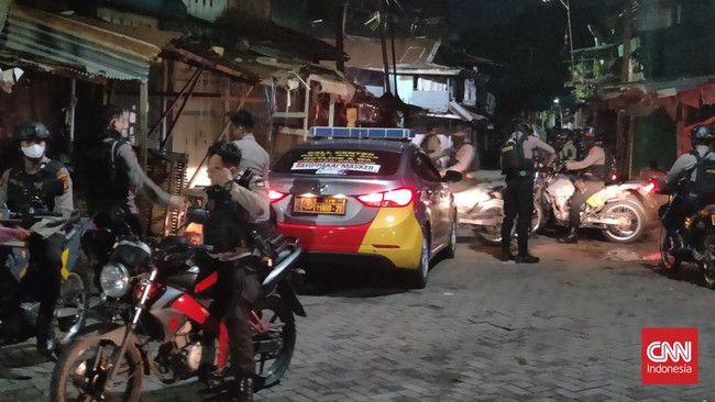 Tawuran antarkelompok pemuda di Kota Makassar, Sulawesi Selatan, menyebabkan satu orang tewas setelah terkena anak panah.