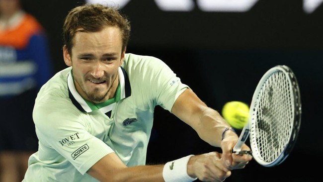 ATP, WTA, ITF, dan penyelenggara turnamen grand slam sepakat memperbolehkan petenis asal Rusia dan Belarusia untuk ikut berkompetisi.