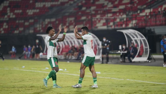 Pelatih Shin Tae Yong memberikan respons soal skuad Timnas Indonesia yang terbatas saat membungkam Timor Leste 3-0, Minggu (30/1).