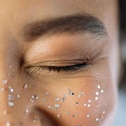 Kembali Jadi Tren, Ini Tutorial Bushy Eyebrow Anti Ribet!