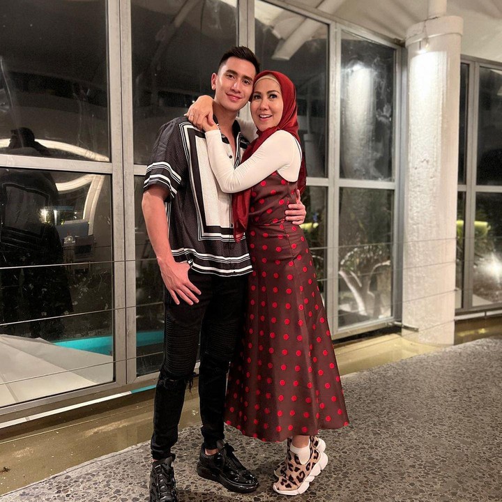 <p>Hubungan Venna Melinda dan Ferry Irawan tampaknya sudah diberikan lampu hijau oleh anak sulung Venna, Verrel Bramasta. Belum lama ini, Verrell mengunggah momen bersama ibunda di akun Instagram-nya. (Foto: Instagram @bramastavrl)</p>