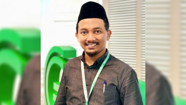 Ketua Tanfidziyah PBNU Ahmad Fahrur Rozi setuju dengan Presiden Jokowi meminta talenta muda Ainun Najib pulang dan memajukan Indonesia.