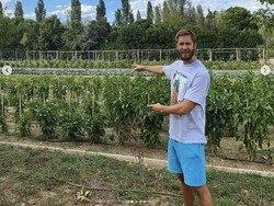 Beli Lahan 55 Hektar, DJ Calvin Harris Serius Jadi Petani