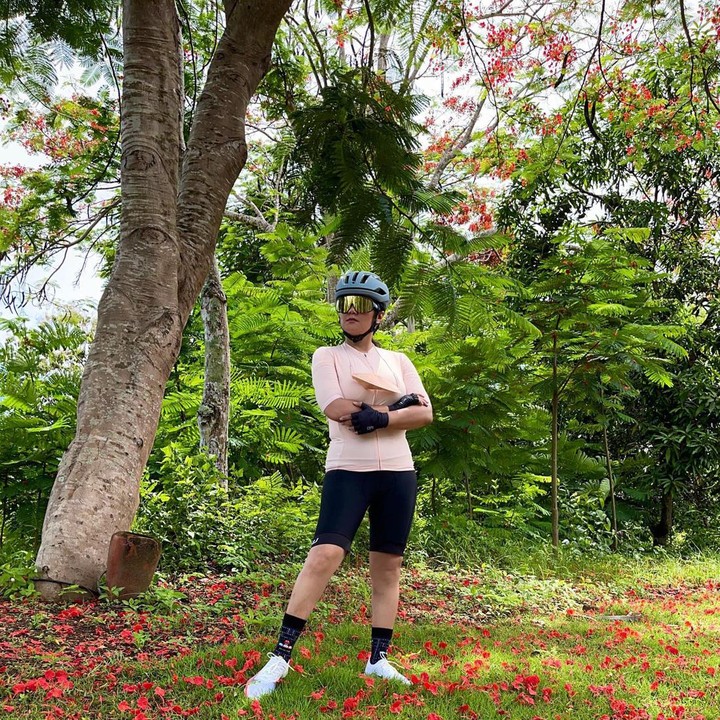 <p> Olaharaga naik sepeda juga jadi hobi yang diminati banyak orang, termasuk Bella Shapira. (Foto: Instagram @bellasaphiraofficial)</p>