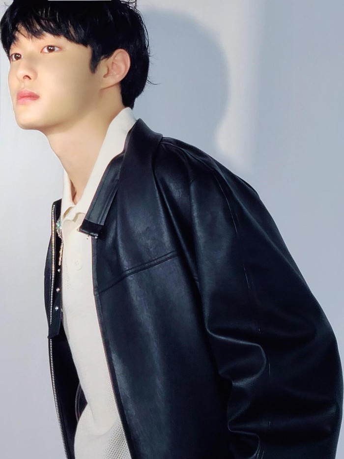 Debut pertamanya sebagai aktor dimulai ketika ia memerankan karakter masa kecil Song Seung Heon dalam drama When a Man Falls in Love yang rilis di tahun 2013./ Foto: instagram.com/yooncy1